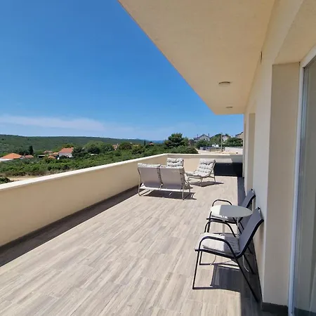 Val Villa Debeljak