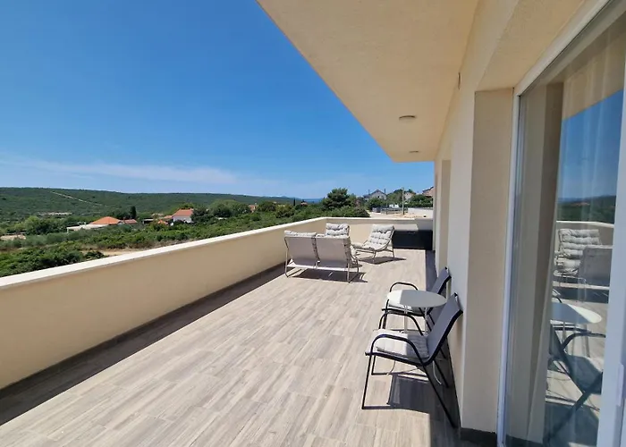 Val Vila Debeljak