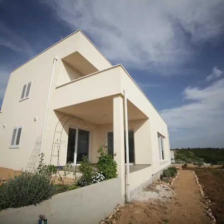 Val Villa *